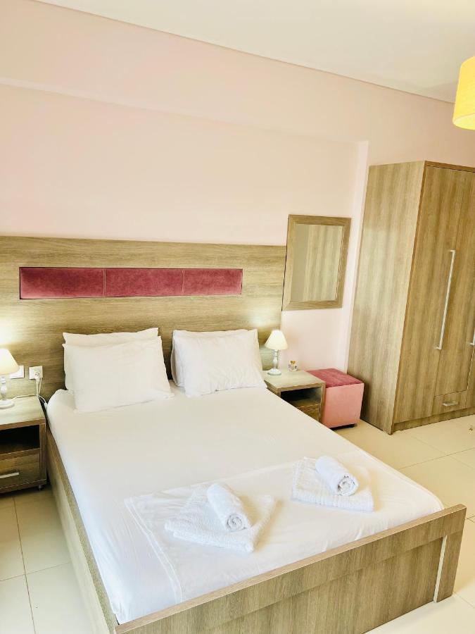 Mistral Inn Himare Bagian luar foto