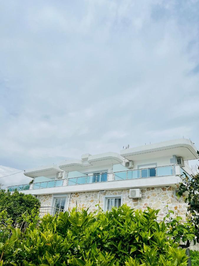 Mistral Inn Himare Bagian luar foto