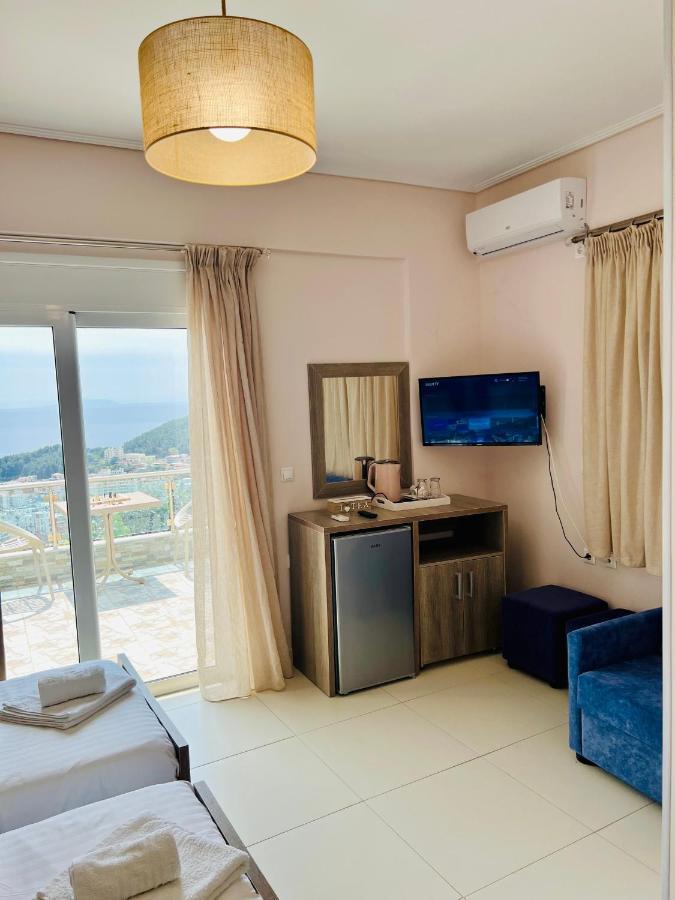Mistral Inn Himare Bagian luar foto