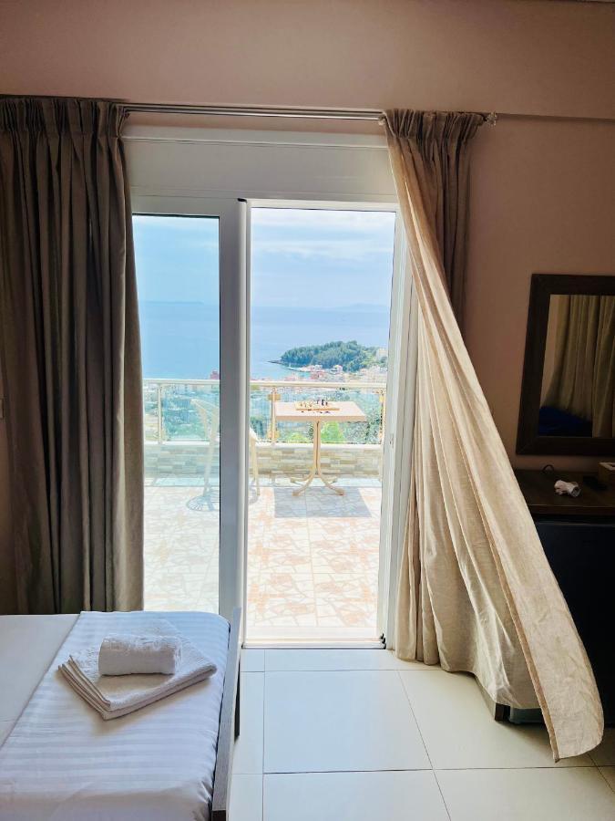 Mistral Inn Himare Bagian luar foto