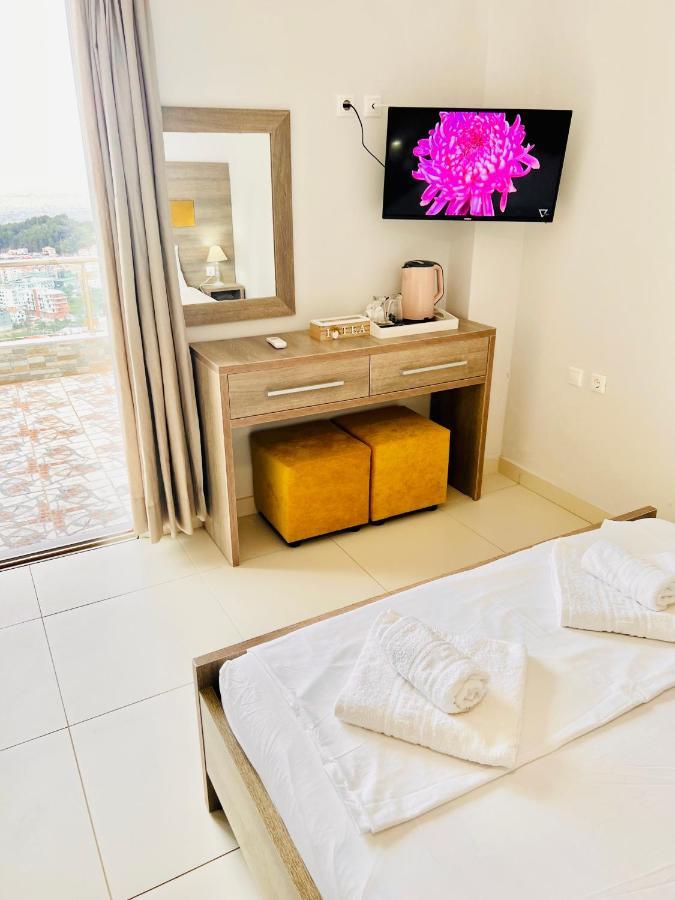 Mistral Inn Himare Bagian luar foto