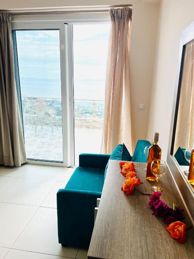 Mistral Inn Himare Bagian luar foto