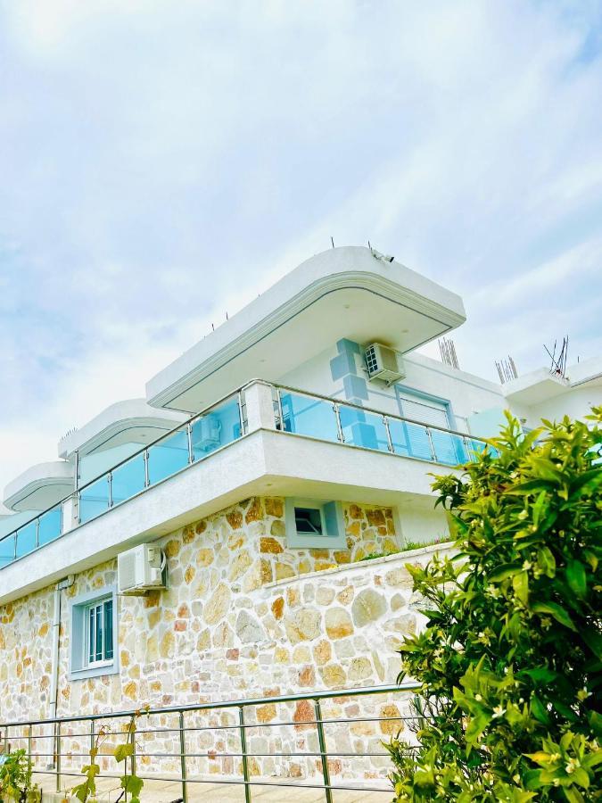 Mistral Inn Himare Bagian luar foto