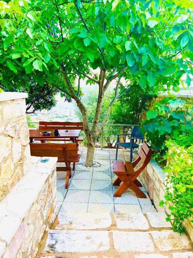 Mistral Inn Himare Bagian luar foto