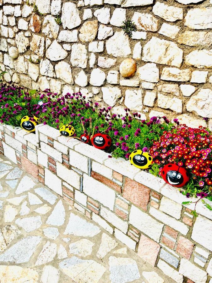 Mistral Inn Himare Bagian luar foto