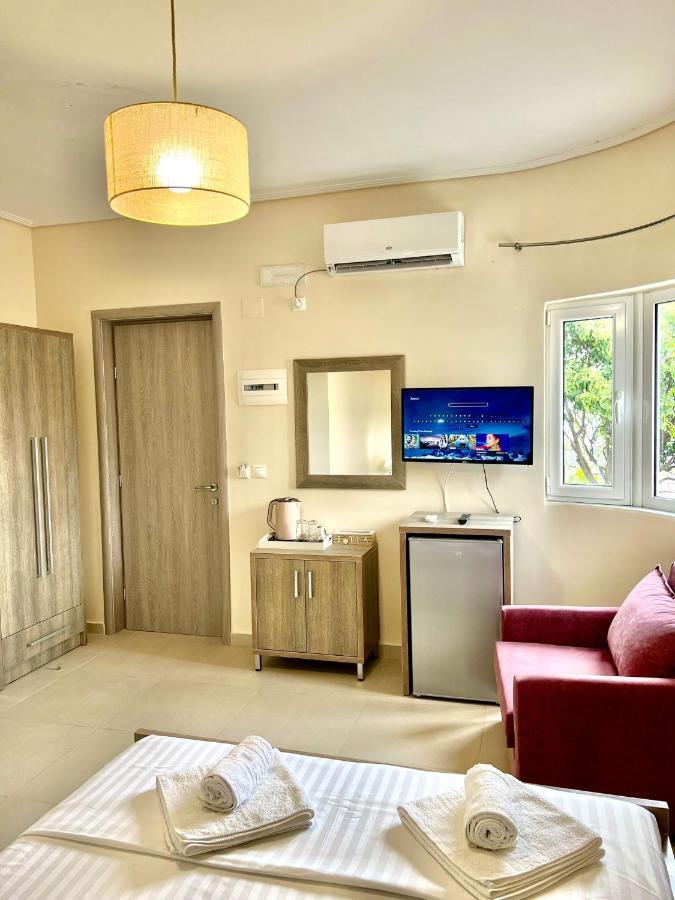 Mistral Inn Himare Bagian luar foto