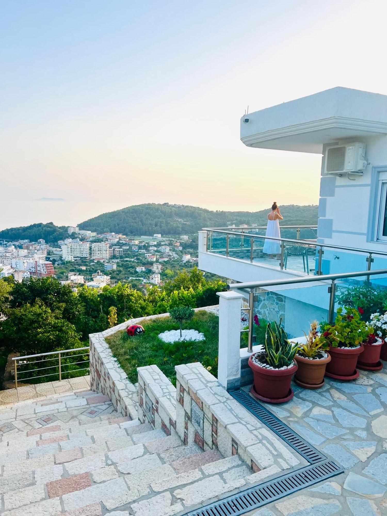 Mistral Inn Himare Bagian luar foto