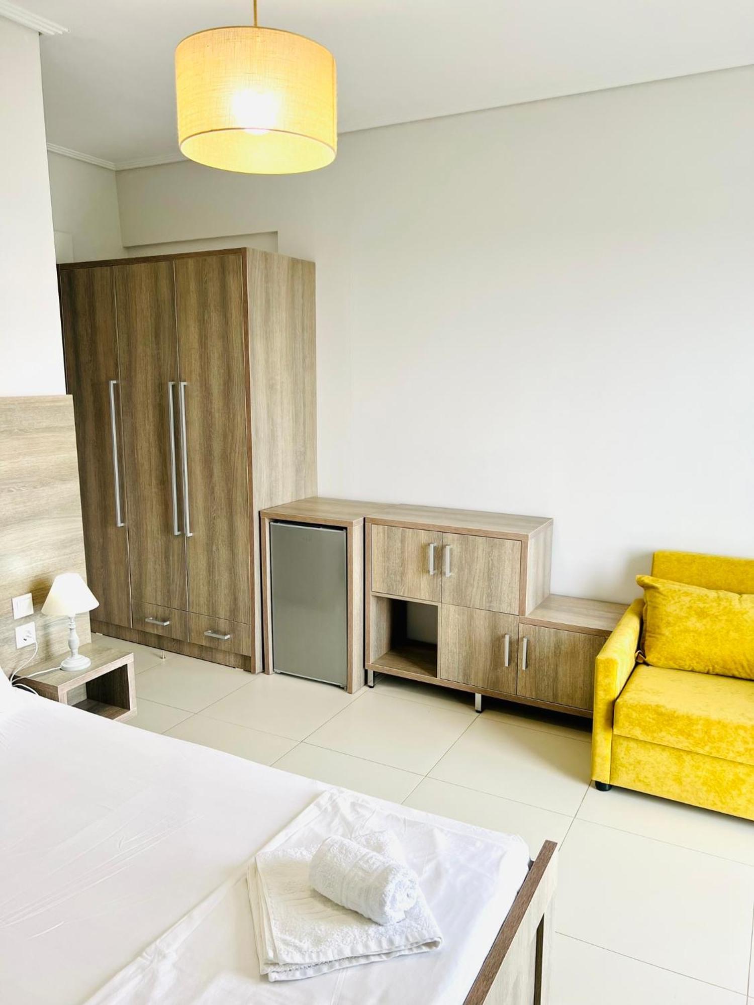 Mistral Inn Himare Bagian luar foto